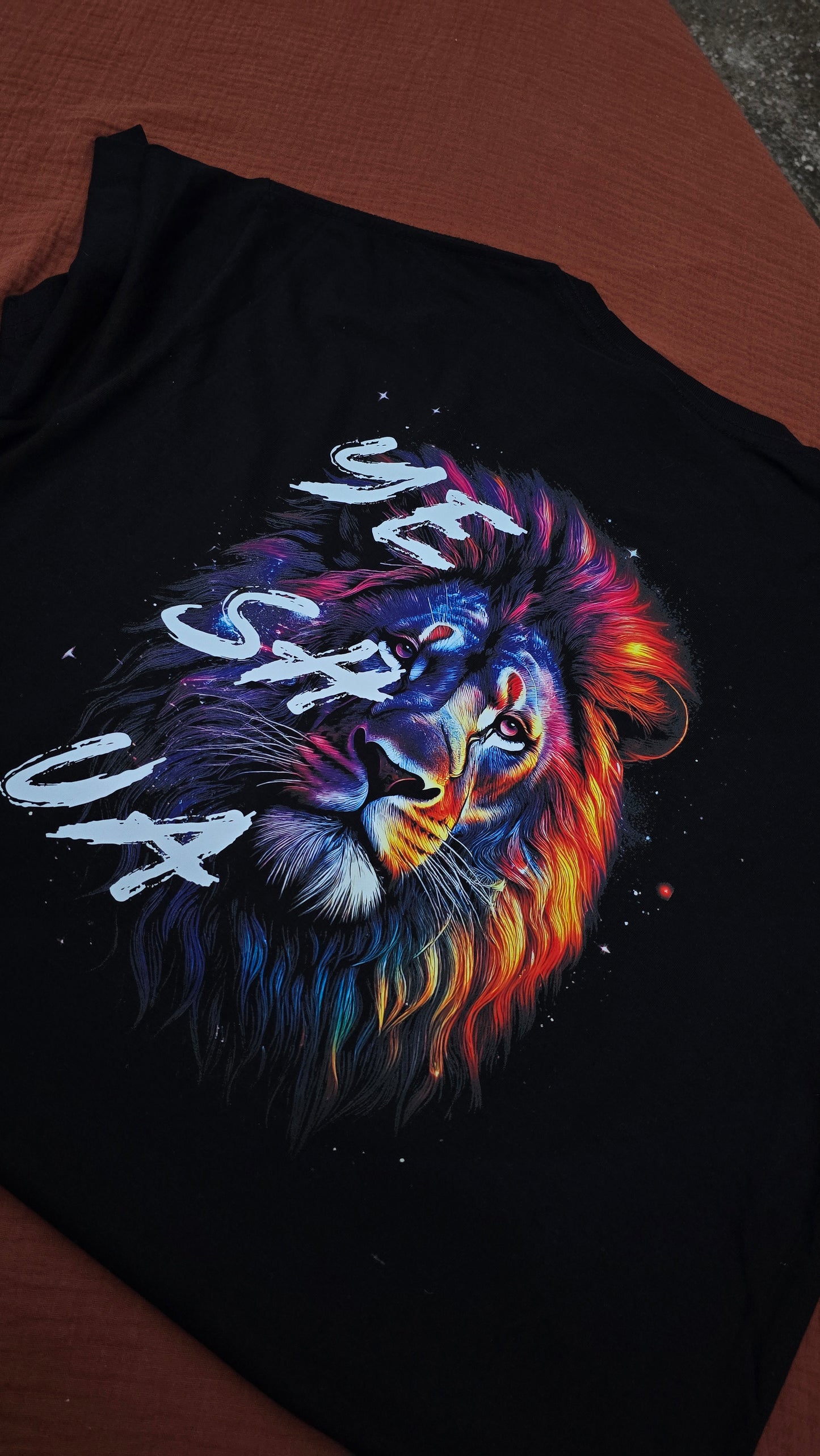 Tee-shirt “Yeshua” coloré – design unique et qualité premium 190 g