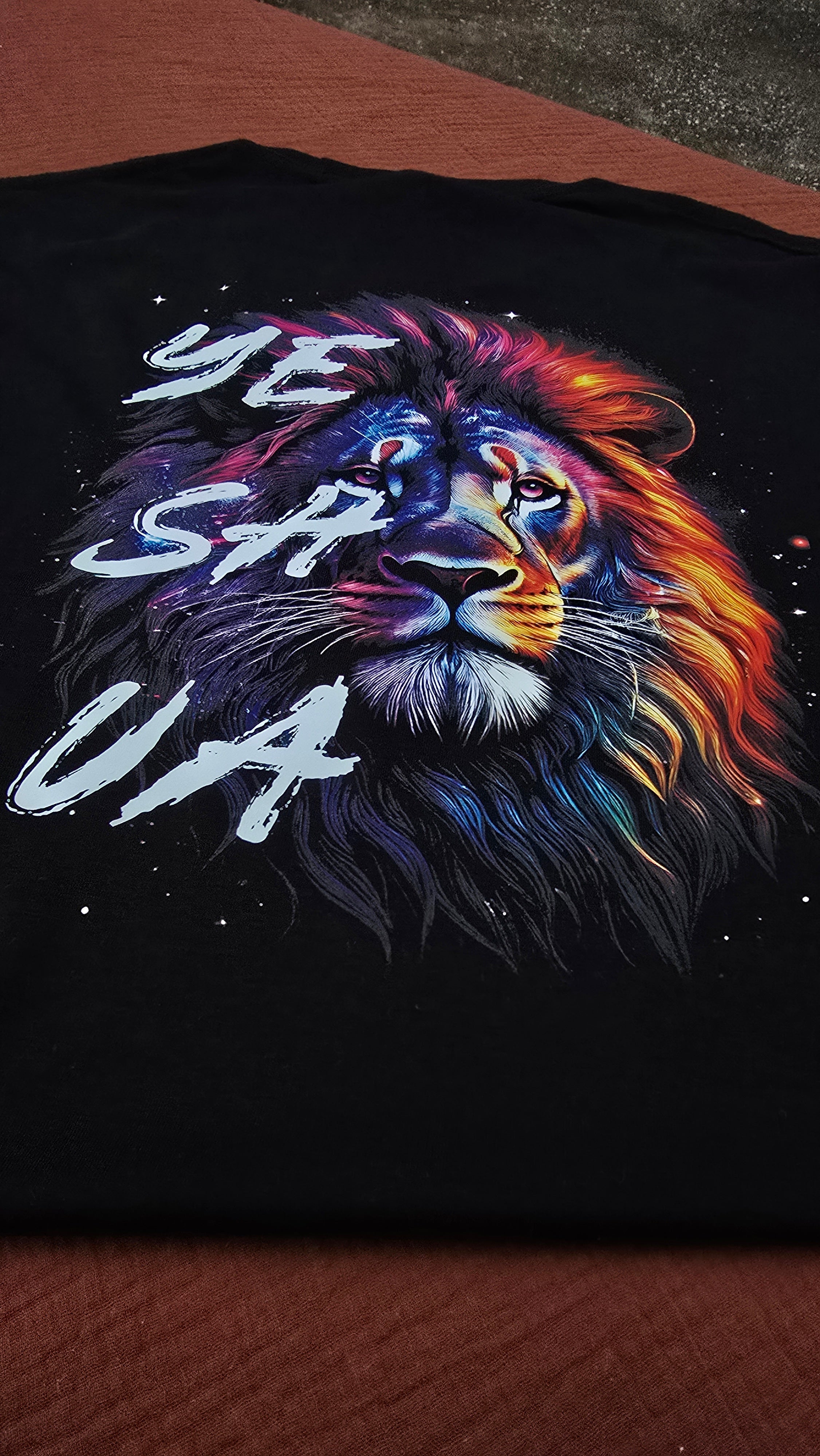 Tee-shirt “Yeshua” coloré – design unique et qualité premium 190 g