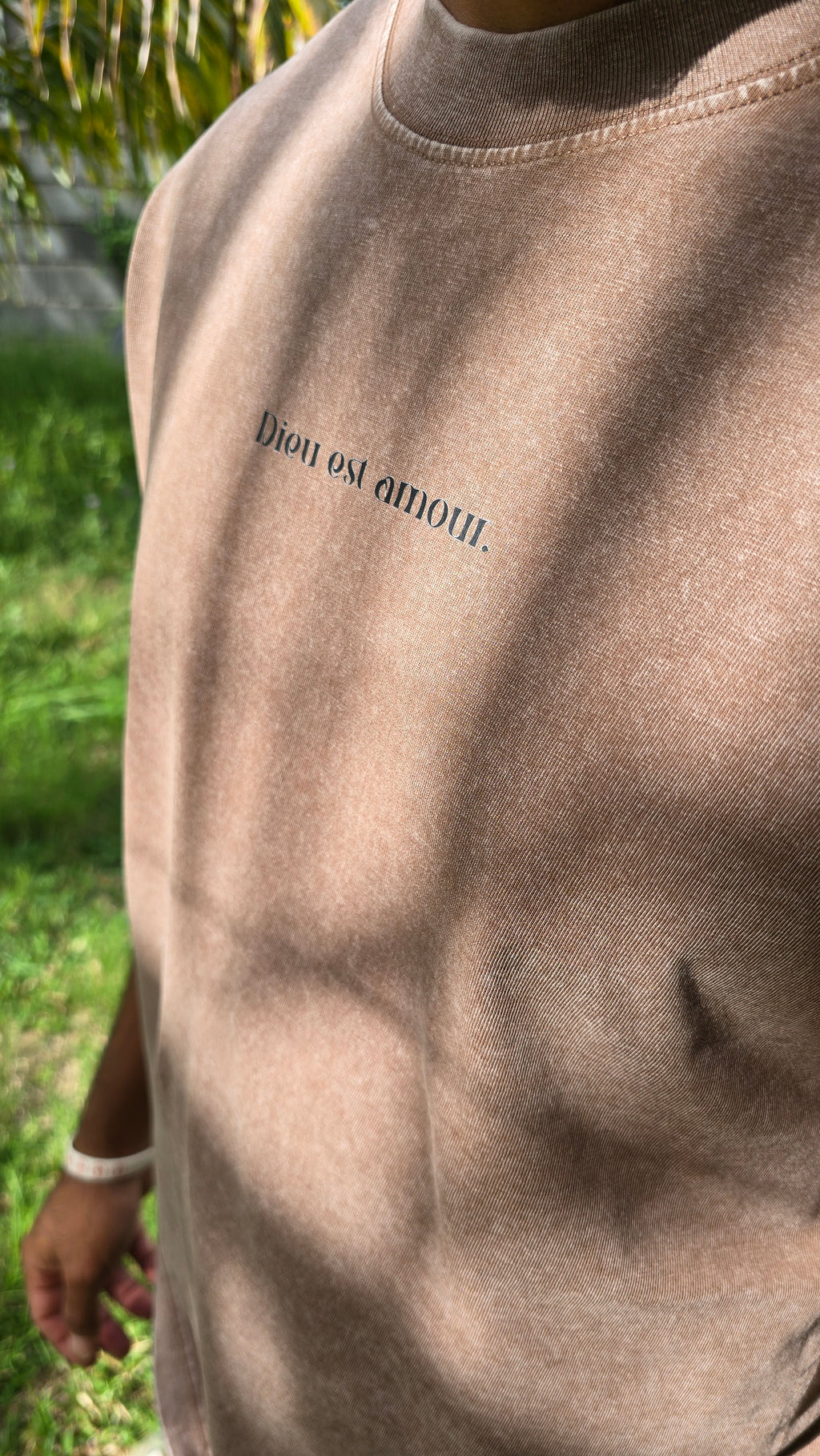 Tee-shirt oversize chrétien marron délavé « Jean 3:16 »